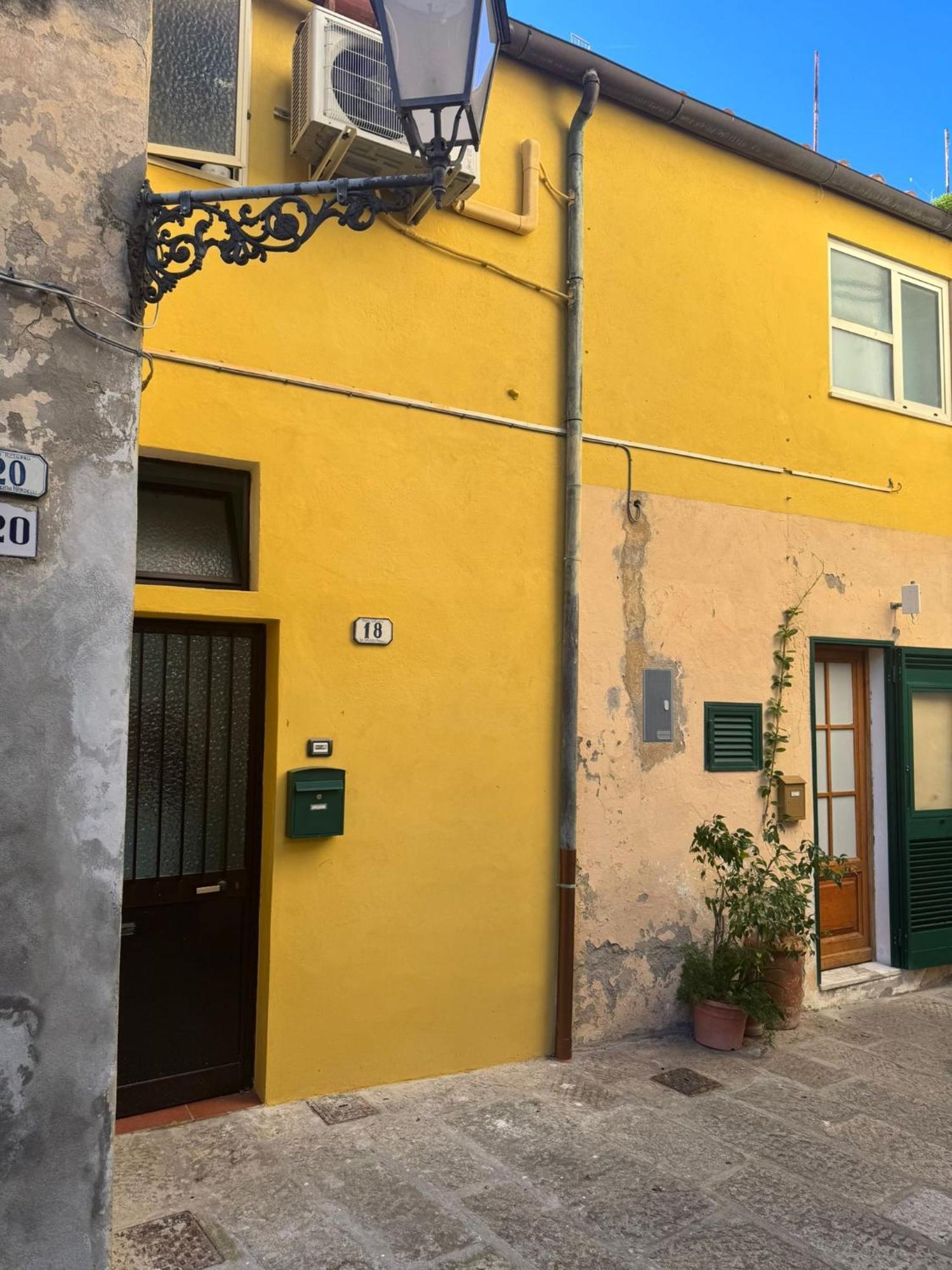 Appartamento La Casa Di Chiara Porto Azzurro Exterior foto